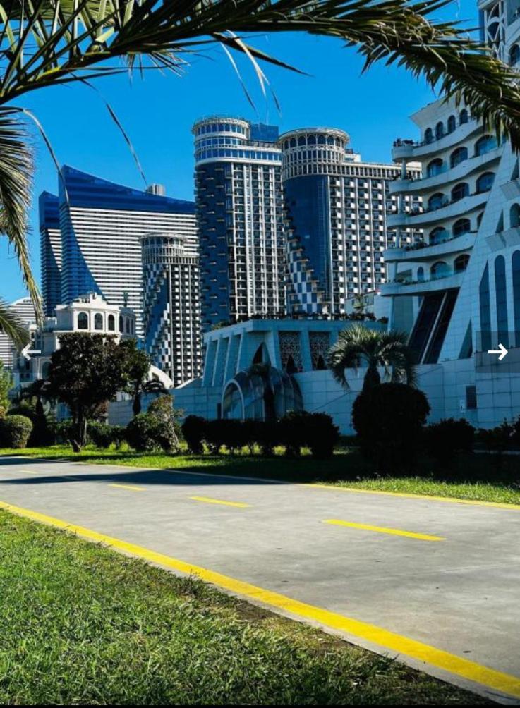 Orbi Sea Tower Apartment Батуми Екстериор снимка